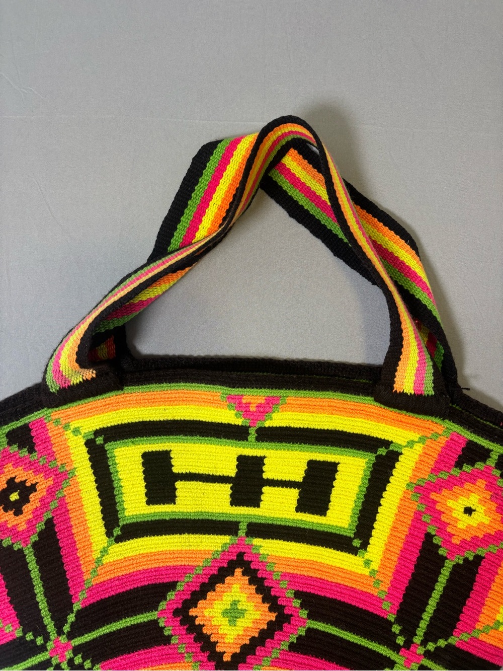 Gorgeous Wayuu Mochila Handwoven Neon Multicolor Geometric Tote Bag - Picture 4 of 6